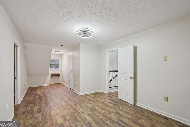 Building Photo - 7379 N Mitchell Ct