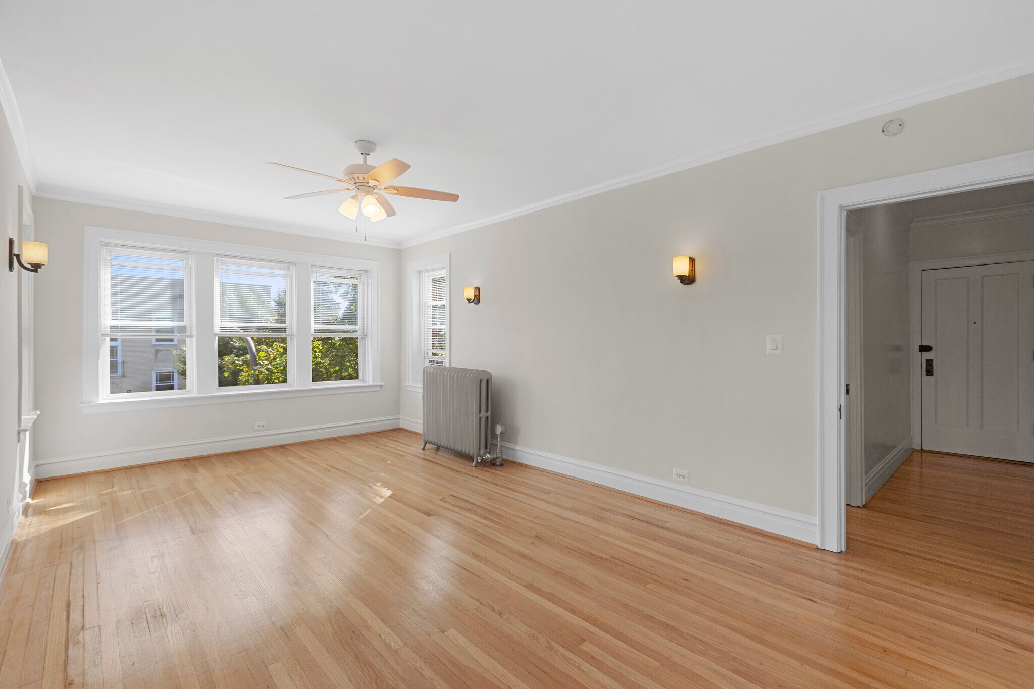Building Photo - 120 Custer Ave