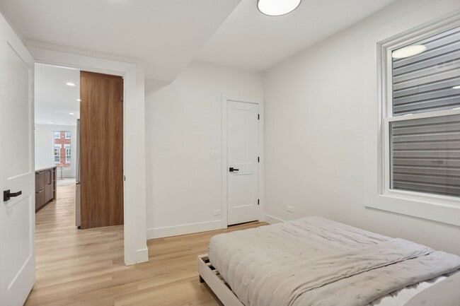 Building Photo - 1310 W Erie St