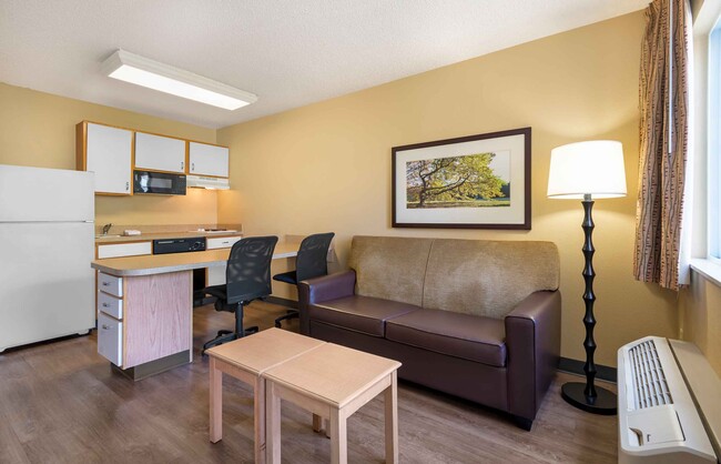 Building Photo - Furnished Studio-Providence - Airport