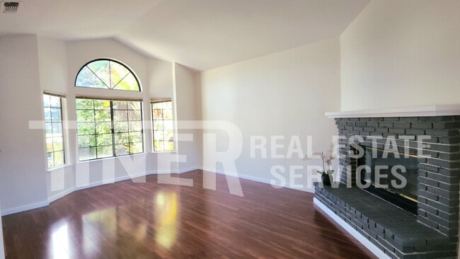 Building Photo - 413 Unity Ct