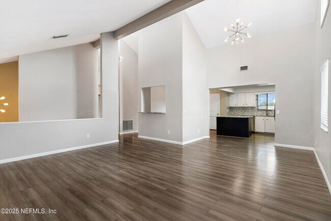 Building Photo - 17 Clinton Ct S