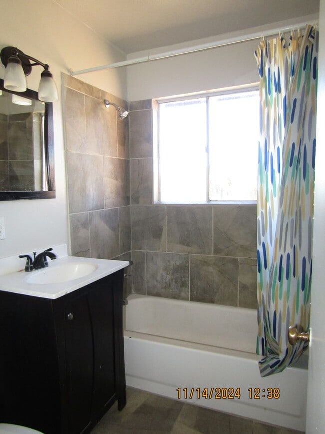 Building Photo - Very nice home on the Lawton's West Side!