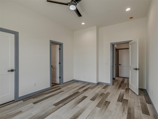 Building Photo - 9333 SW 33rd Pl
