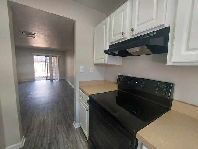 Building Photo - 915 SW 61st St