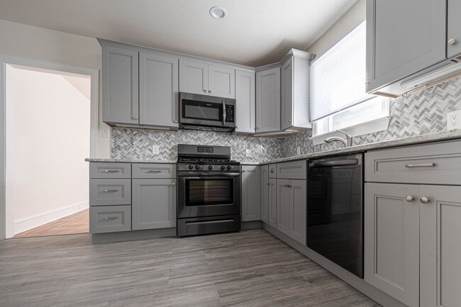 Building Photo - Twin Newly Renovated Brick Home in Lower Merion SD! Walk to park!