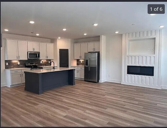 Building Photo - 3120 Marbella Cir