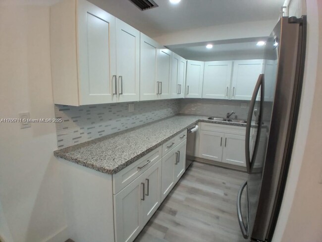 Building Photo - 5838 SW 74th Terrace