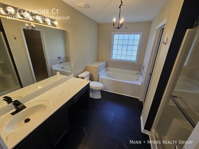 Building Photo - 11 Claymore Ct