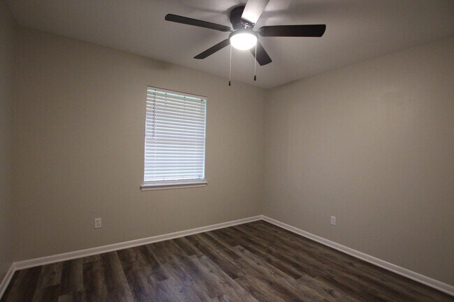 Building Photo - Coming Soon!  Remodeled 3 Bedroom 2 Bath! Large Yard!