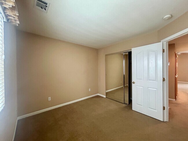 Building Photo - 9871 Tarzo Way
