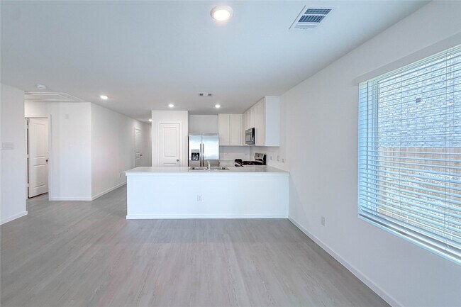 Building Photo - 3005 Highbank Dr