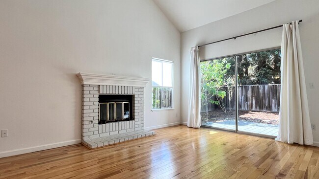 Building Photo - 3007 Crystal Creek Dr