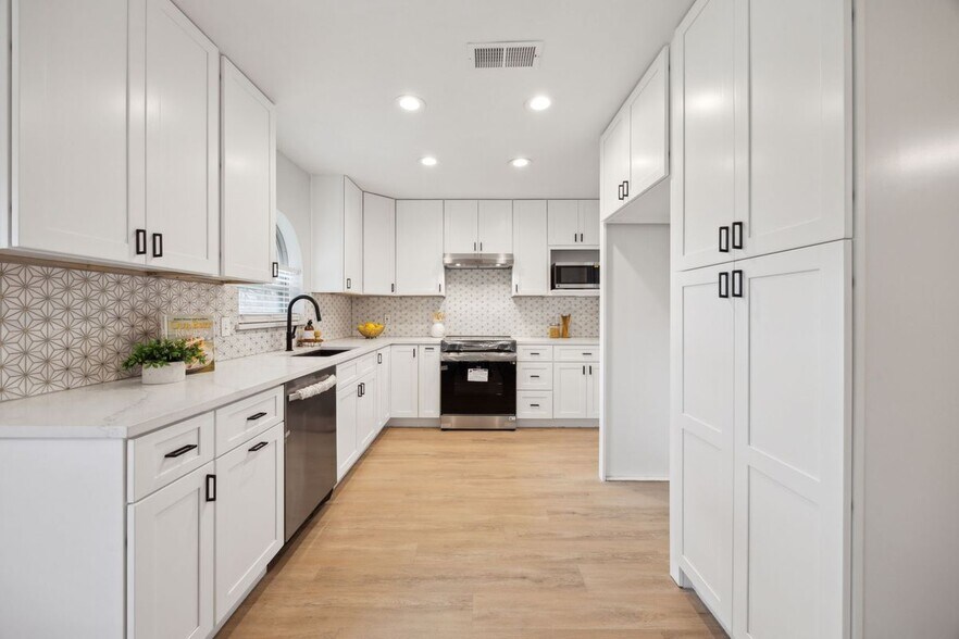 Building Photo - 3413 Parkhaven Dr