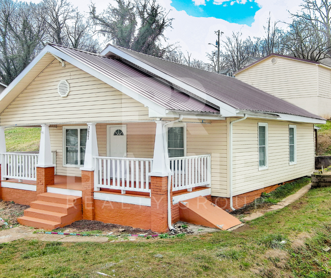 Building Photo - 2621 Sevier Ave