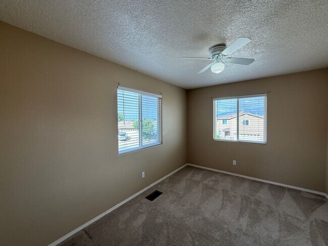 Building Photo - 4 Bedroom Home Available Near McMahon Blvd NW & Universe Blvd NW!