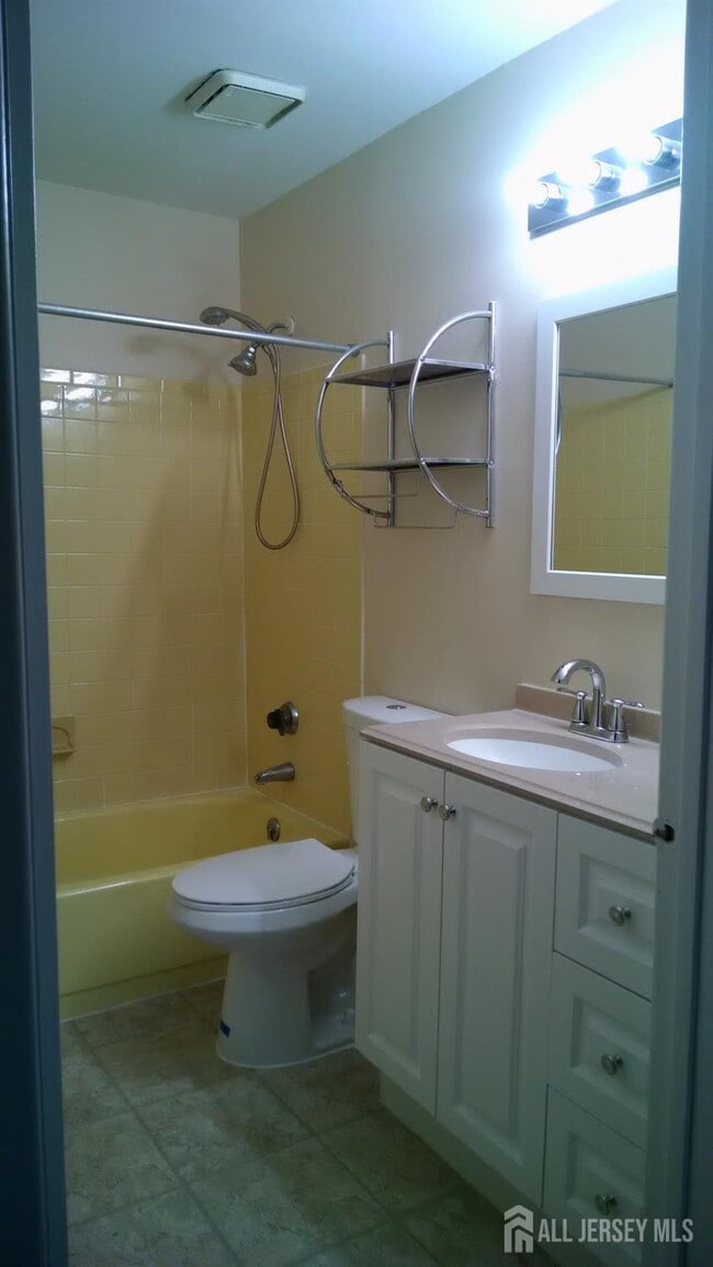 Building Photo - 620 Aspen Dr