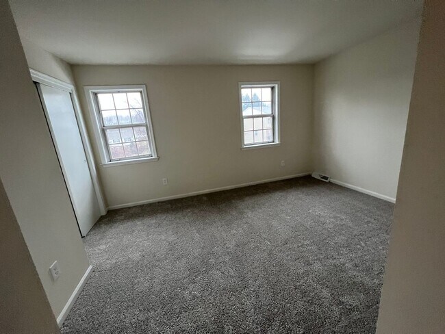 Building Photo - 3 bedroom Townhouse - Northampton School District