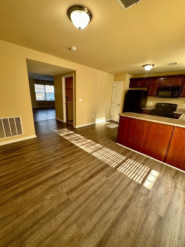 Building Photo - 2086 Market St Ext