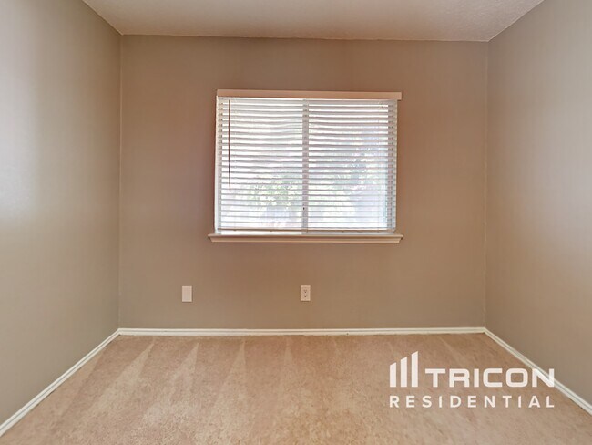 Building Photo - 6701 Silver Sage Dr