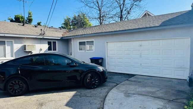 Building Photo - 515 N Nicholson Ave