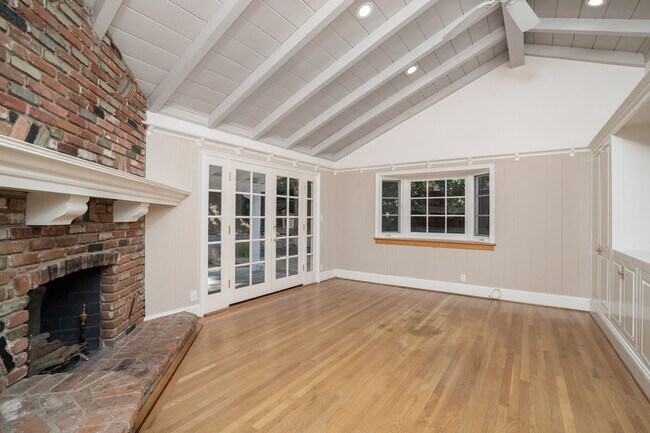 Building Photo - 5360 Bothwell Rd