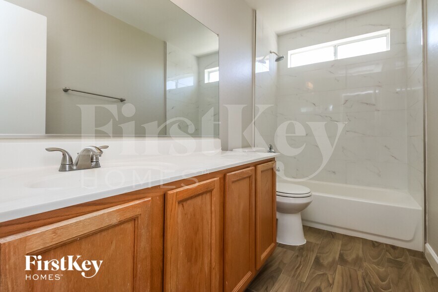 Building Photo - 11623 W Fooks Dr