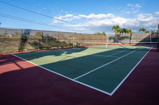 Building Photo - Fully Furnished 2 Bed/1.5 Bath, Maui Gardens Condo with Resort Amenities and Steps to the Beach!