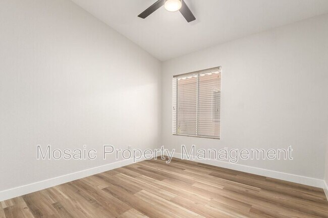 Building Photo - 2252 E Ross Ave