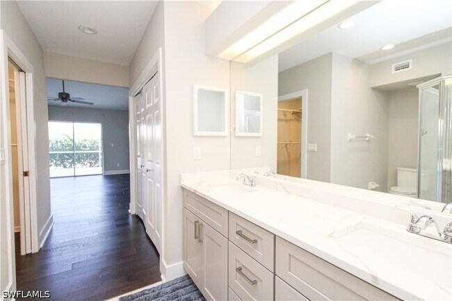 Building Photo - 135 Lady Palm Dr