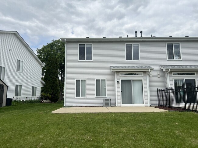 Building Photo - 2730 Idaho Rd