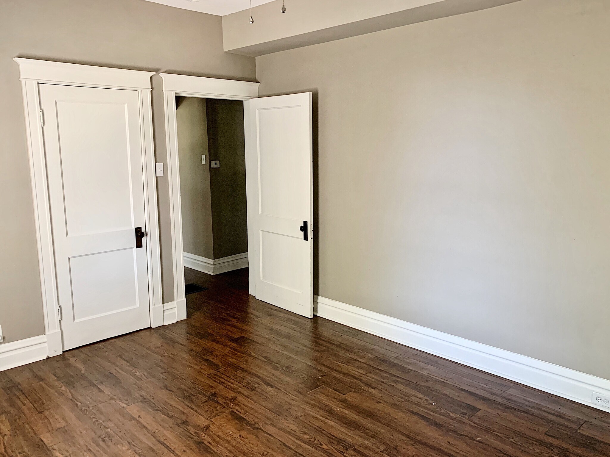 Main bedroom - 5201 Murdoch Ave