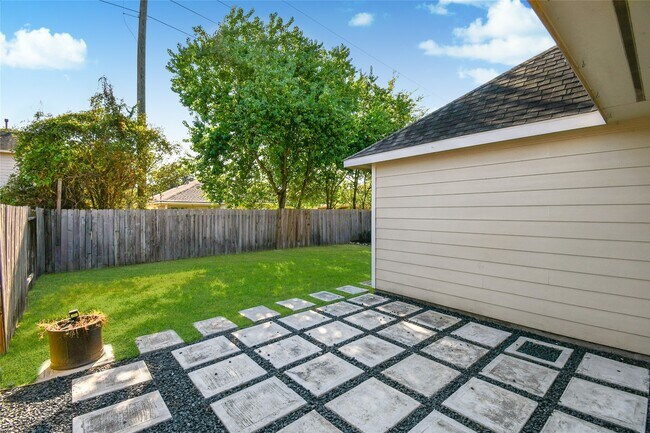 Building Photo - 21626 Rainfall Park Dr