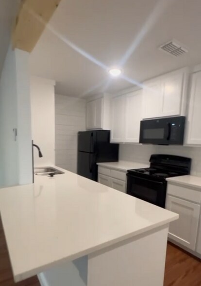 Building Photo - 228 Avenue F