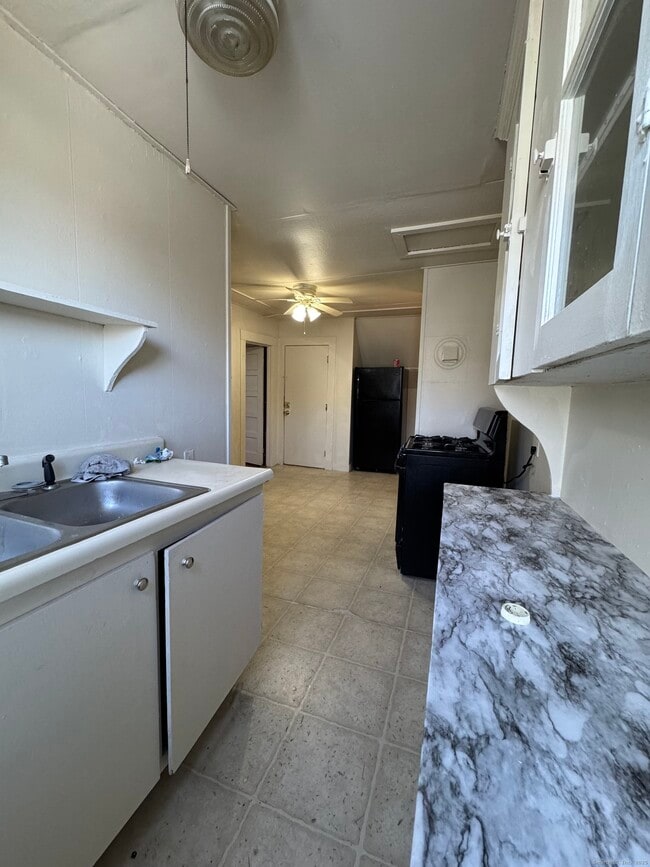 Building Photo - 144 Montauk Ave