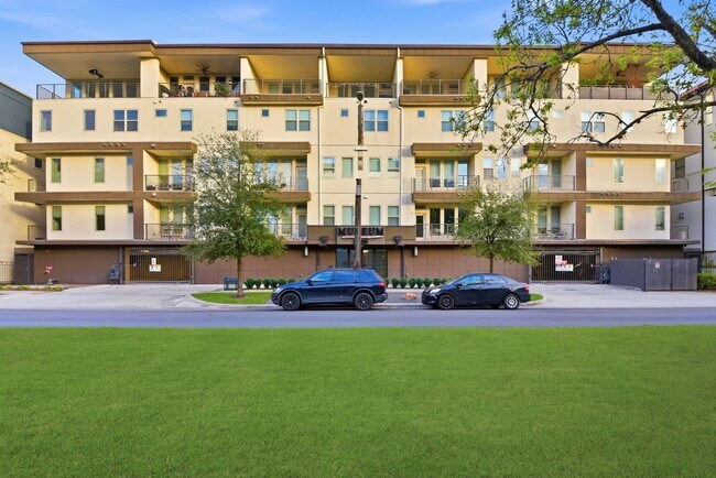 Building Photo - 4819 Caroline St