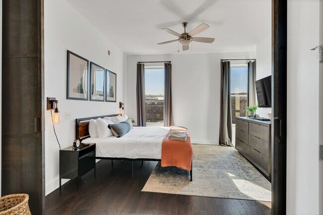 Building Photo - Furnished West End Luxury Condo