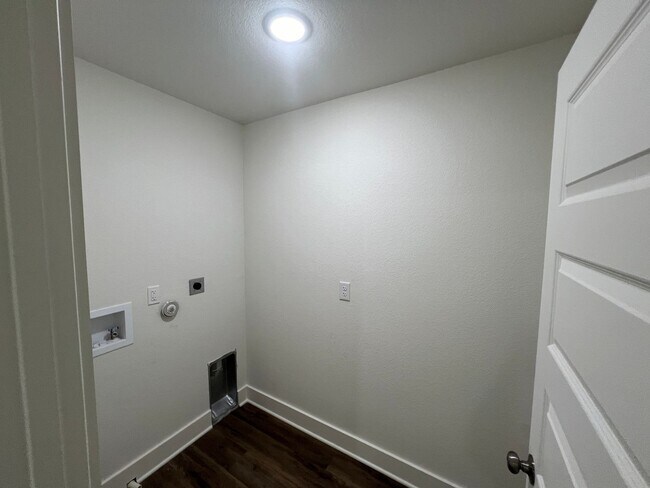Building Photo - Newly constructed Townhome for rent!