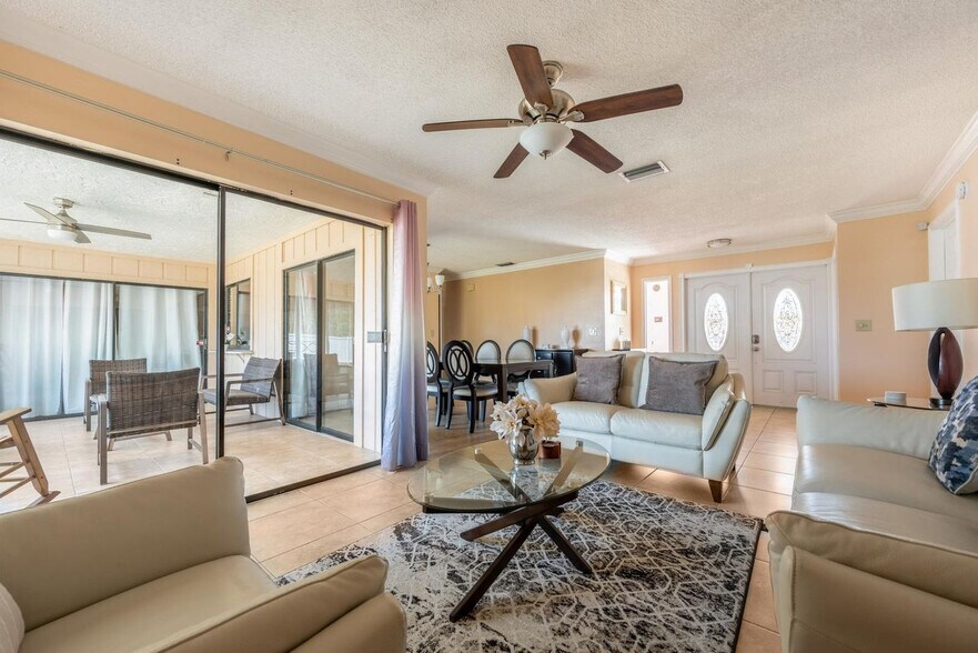 Building Photo - 7217 Alderwood Dr