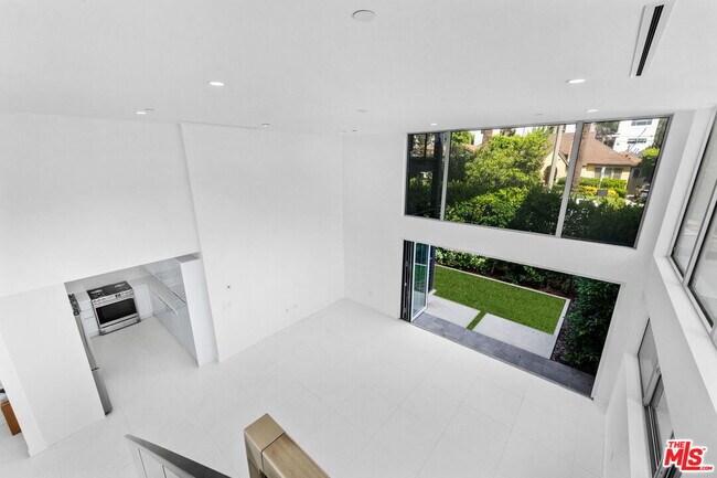 Building Photo - 621 Kings Rd
