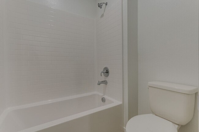 Building Photo - Modern Townhome Living in Henderson’s Historic Water District!