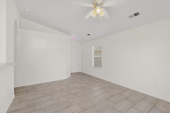 Building Photo - 3305 Tin Cup Rd