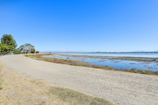 Building Photo - 142 Monaco Dr