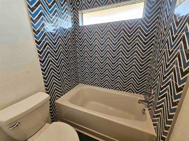 Building Photo - 1104 NW 52nd Cir