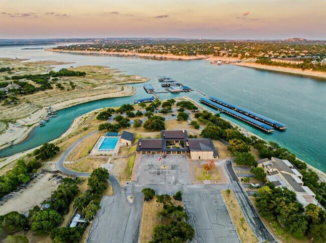 Building Photo - 103 Comanche Dr