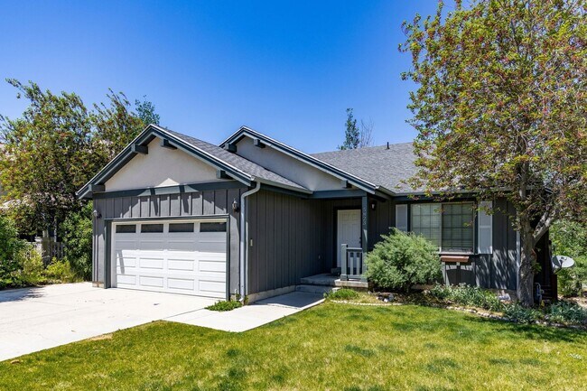 Building Photo - Tranquil Retreat in Trailside