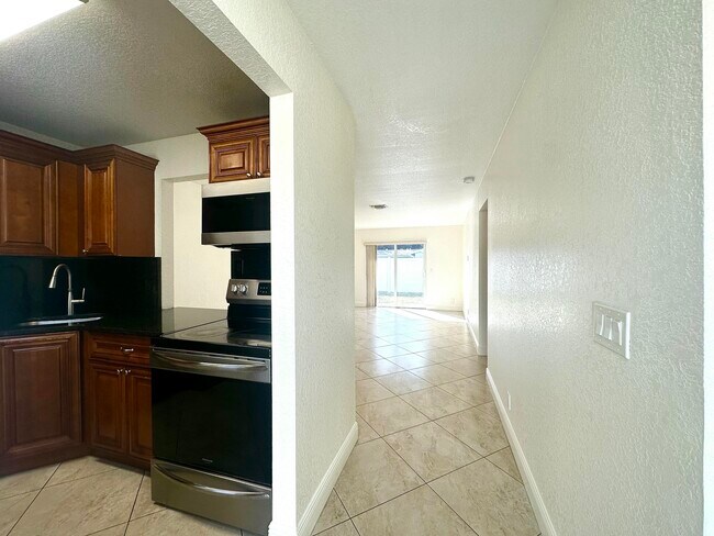 Building Photo - 3434 State St