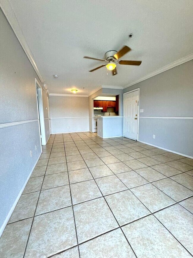 Building Photo - 2845 Winkler Ave