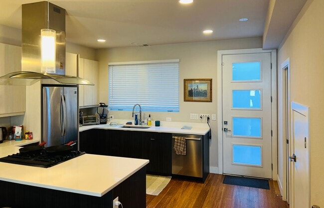 Building Photo - 3 Bed 3 1/2 Bath Townhouse in Denver's West Colfax Neighborhood