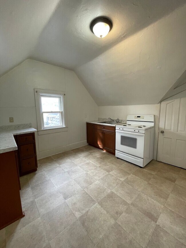 Building Photo - 502 Neosho St